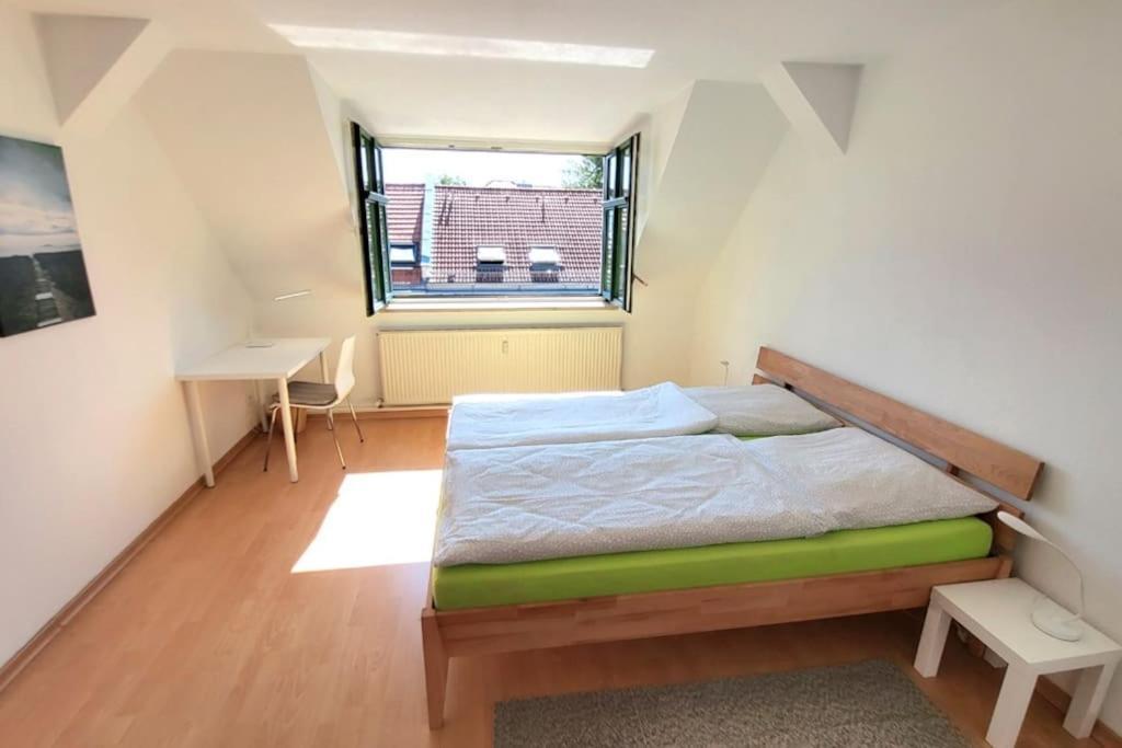Apartment 2-zimmer-traumwohnung: Schick * Hell * Ruhig * Grosse Raeume * Zentrumsnah