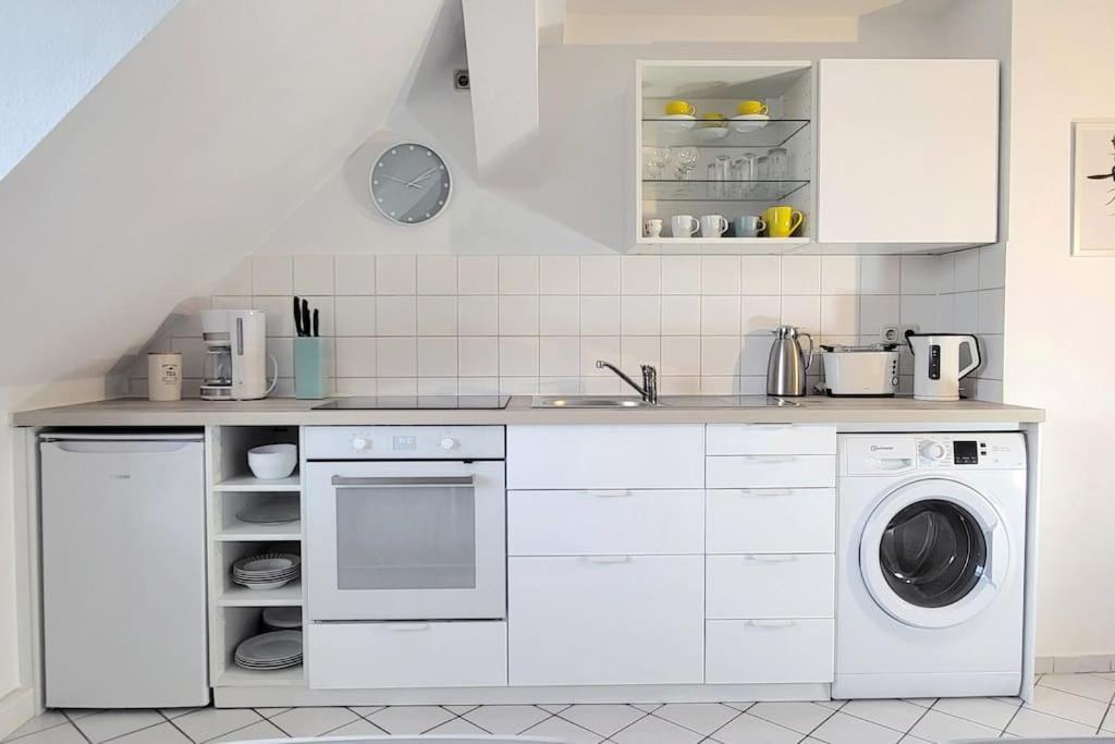 2-zimmer-traumwohnung: Schick * Hell * Ruhig * Grosse Raeume * Zentrumsnah Apartment